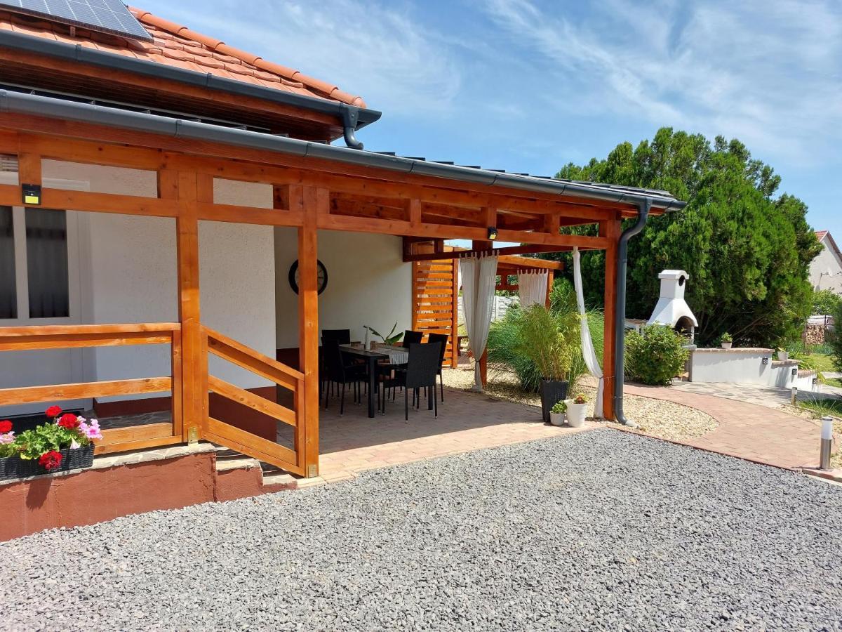 Tulipan Vendeghaz Apartment Sarospatak Exterior photo